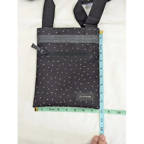 Dakine slim crossbody travel bag, black with white triangle pattern P5 - Picture 7 of 7